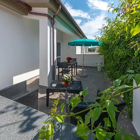 ***villa Prestige**** شقة *
