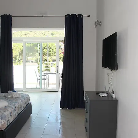 ***villa Prestige**** * カポリーヴェリ